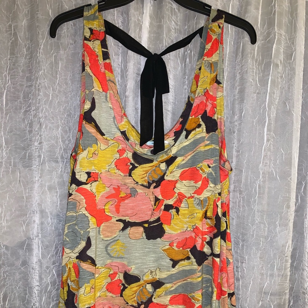 Sleeveless V top